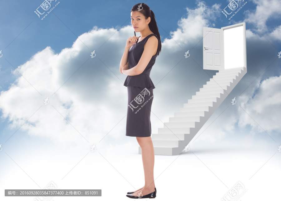 女人對著鏡頭思考的復(fù)合形象