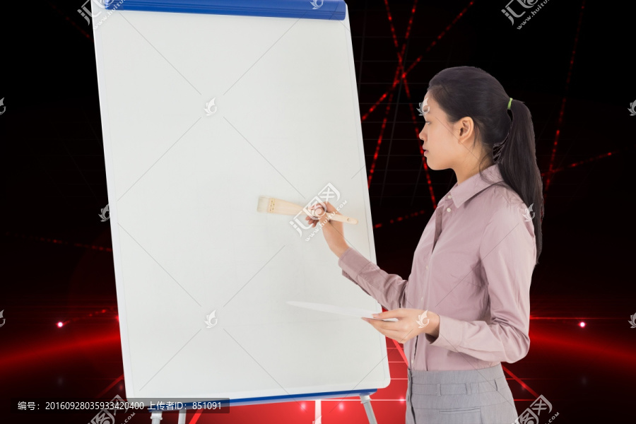 女人拿著粉刷的復合形象