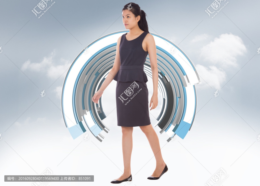 女人嚴(yán)肅的看著鏡頭的復(fù)合形象