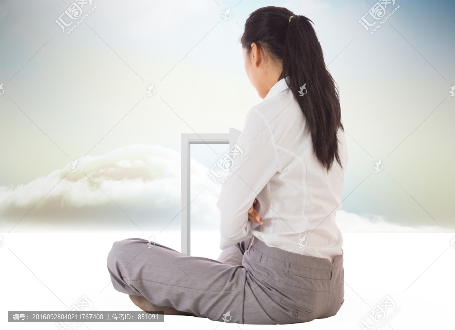 商人背對著鏡頭的復(fù)合形象
