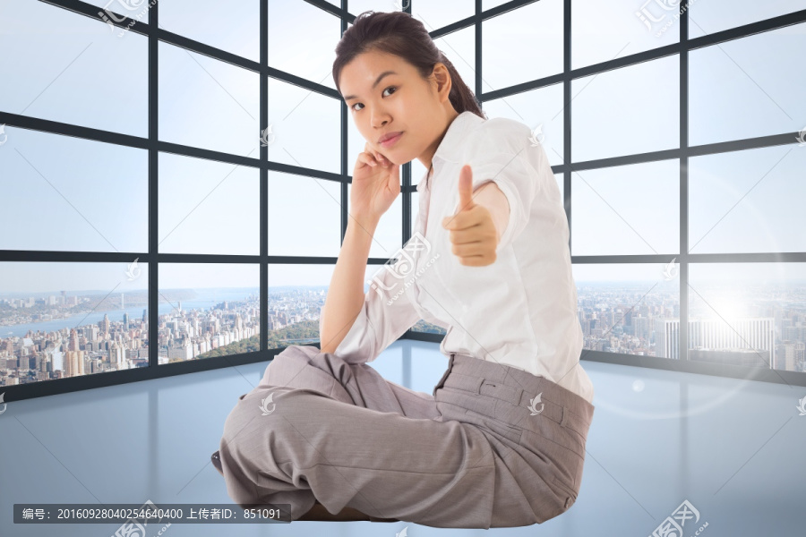 女人豎起大拇指的復(fù)合形象