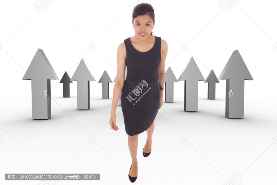 女人對(duì)著鏡頭微笑的復(fù)合形象