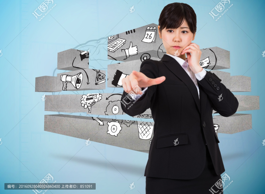 女商人嚴(yán)肅的指著復(fù)合圖像