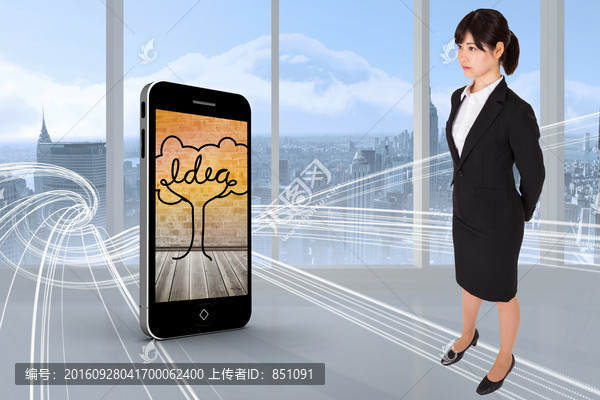 女商人嚴(yán)肅的看著前方的復(fù)合形象