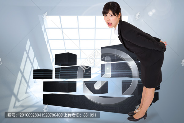 女商人彎著腰的復合形象