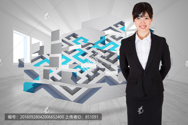 女商人微笑著看著鏡頭的復(fù)合形象