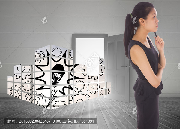 女人拿著筆思考的復(fù)合形象