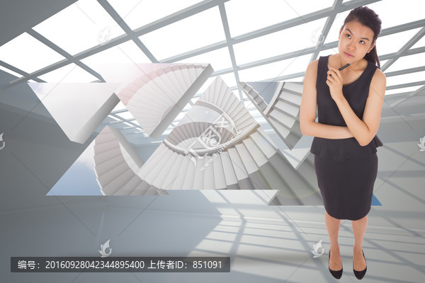 女商人拿著筆思考的復(fù)合形象
