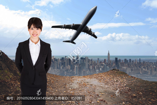 女人微笑著看著鏡頭的復(fù)合形象