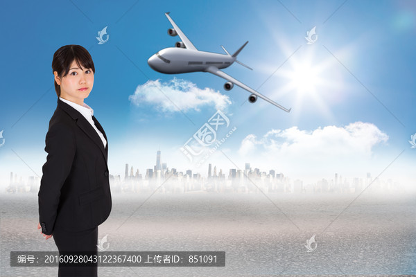 女人嚴肅的看著鏡頭的復合形象
