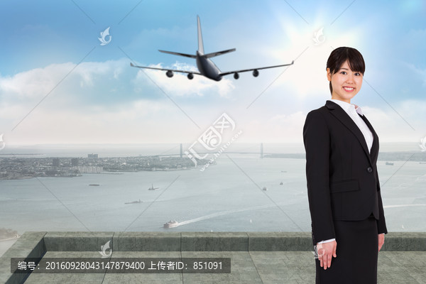 女人微笑著看著鏡頭的復(fù)合形象