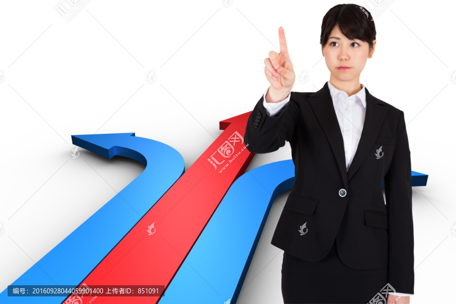 女商人嚴(yán)肅的指著復(fù)合圖像