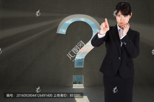 女人微笑著看著鏡頭的復(fù)合形象