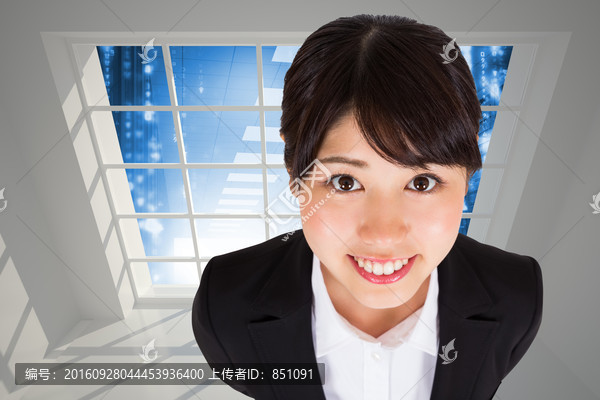 女人微笑著看著鏡頭的復(fù)合形象