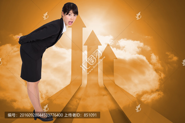 女商人彎著腰驚訝的復(fù)合形象