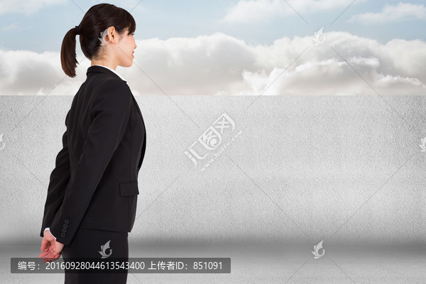 女商人背對著鏡頭的復(fù)合形象