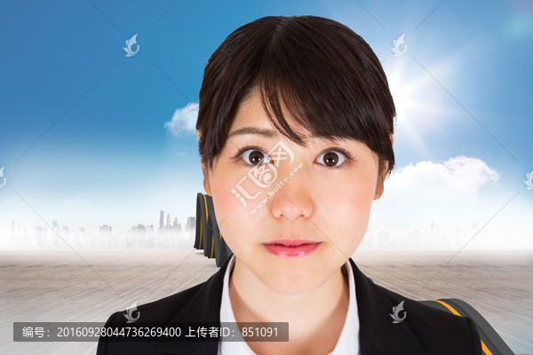 女商人看著鏡頭的復(fù)合形象