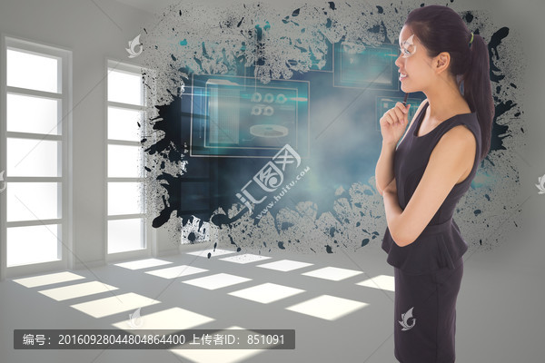 女商人側(cè)身微笑著的復(fù)合形象