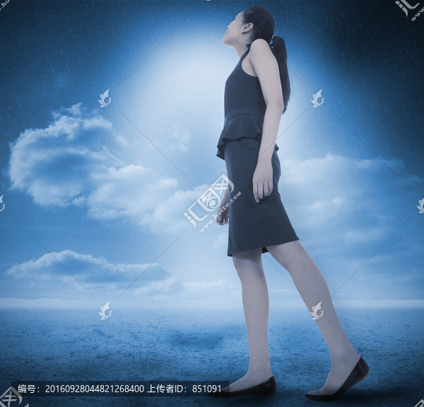 女商人側(cè)身對(duì)著鏡頭的復(fù)合形象