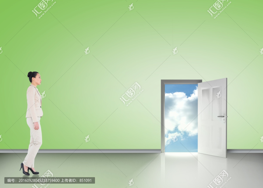 女商人側身站立的復合形象
