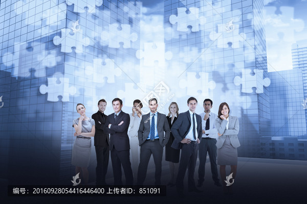 商業(yè)團隊看著鏡頭的復合形象