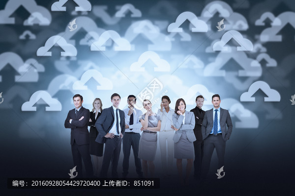 商業(yè)團隊看著鏡頭的復(fù)合形象