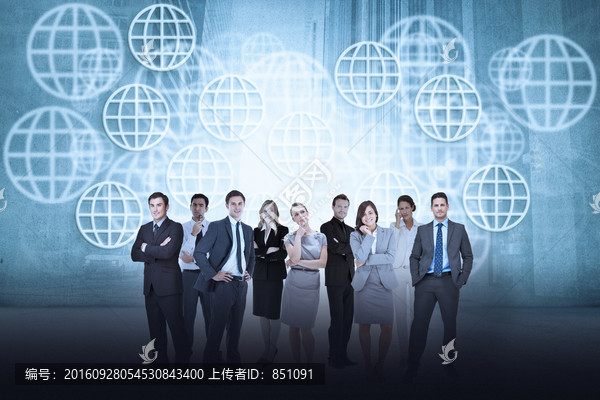 商業(yè)團隊看著鏡頭的復合形象