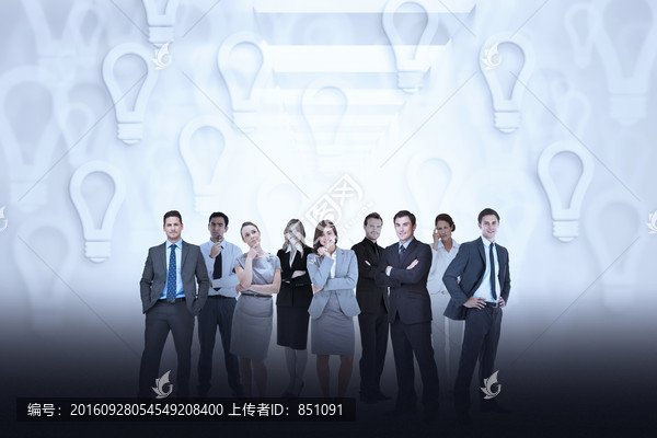 商業(yè)團(tuán)隊(duì)看著鏡頭的復(fù)合形象