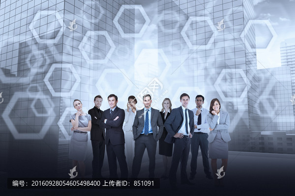 商業(yè)團隊看著鏡頭的復(fù)合形象