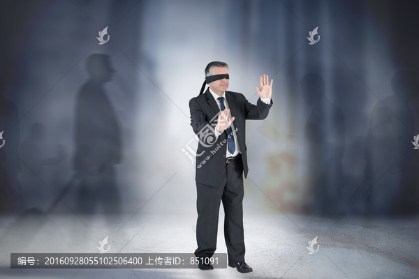 商人背對(duì)著鏡頭的復(fù)合形象