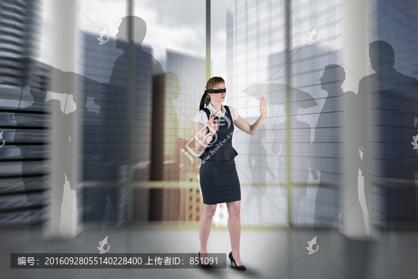 女商人蒙著眼睛的復(fù)合形象
