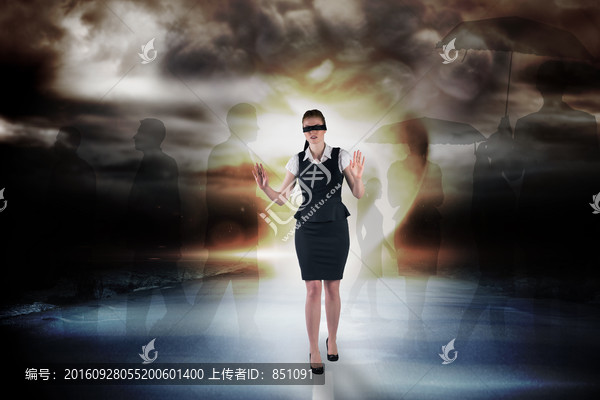 女商人蒙著眼睛的復合形象