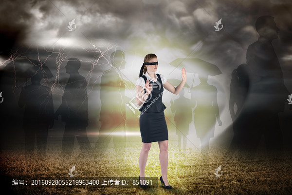 女人蒙著眼睛的復(fù)合形象