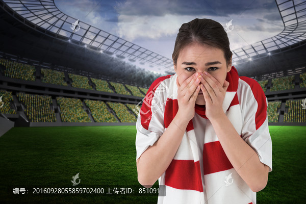 女人雙手捂住臉的復合形象