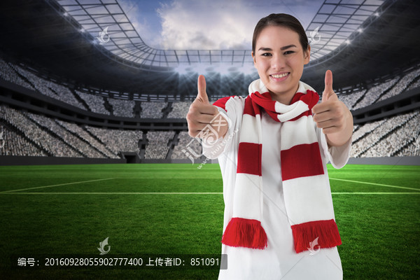女人雙手豎起大拇指的復(fù)合形象