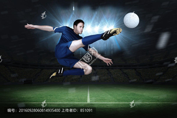 足球運(yùn)動(dòng)員踢球的復(fù)合形象