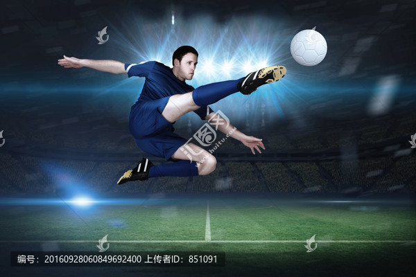 足球運(yùn)動(dòng)員踢球的復(fù)合形象