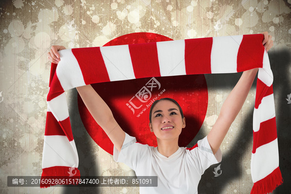 女人拿著圍巾的復(fù)合形象