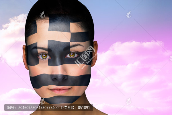 女人臉上畫著彩畫的復(fù)合形象
