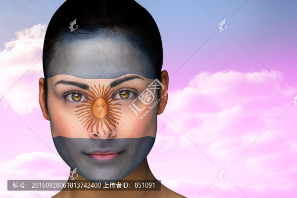 女人臉上畫著彩畫的復(fù)合形象