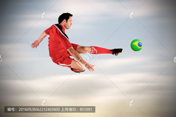 足球運(yùn)動(dòng)員踢球的復(fù)合形象