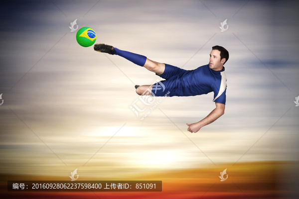 足球運動員踢球的復合形象
