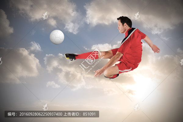 足球運(yùn)動(dòng)員踢球的復(fù)合形象