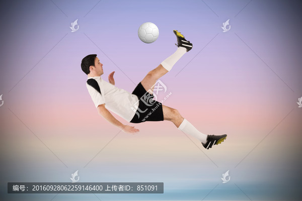 足球運動員踢球的復(fù)合形象