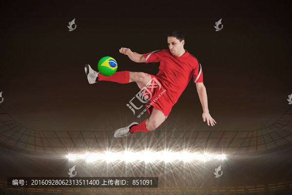 足球運(yùn)動(dòng)員踢球的復(fù)合形象
