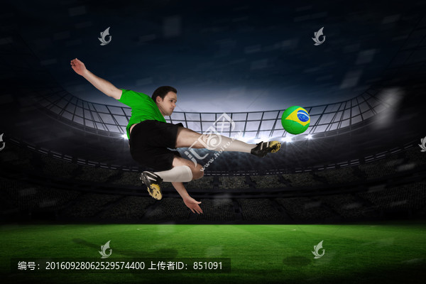 足球運(yùn)動(dòng)員踢球的復(fù)合形象