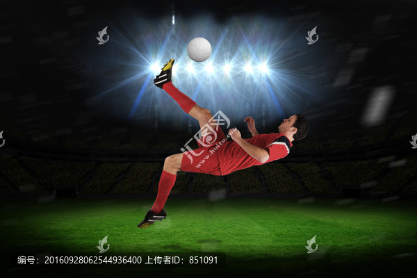 足球運(yùn)動(dòng)員踢球的復(fù)合形象