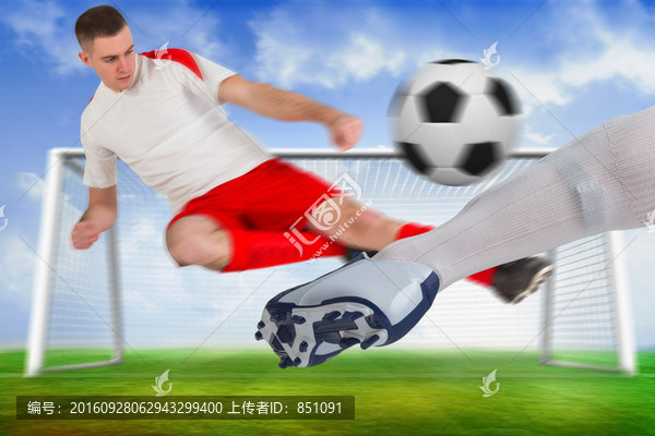 足球運(yùn)動(dòng)員踢球的復(fù)合形象