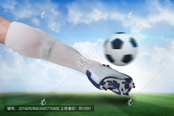 足球運(yùn)動(dòng)員踢球的復(fù)合形象