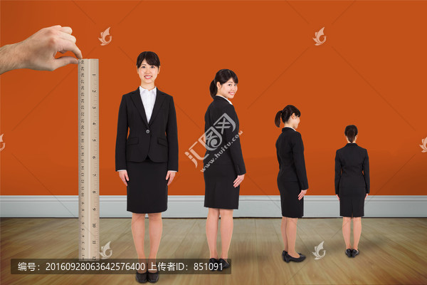 女商人看著鏡頭的復(fù)合形象